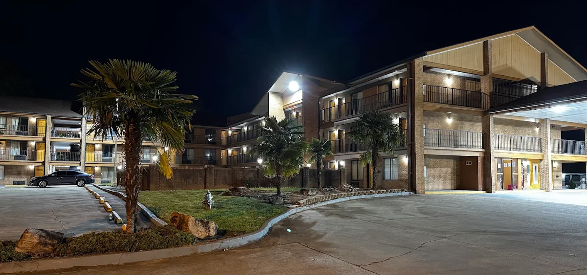 American Inn & Suites Exterior